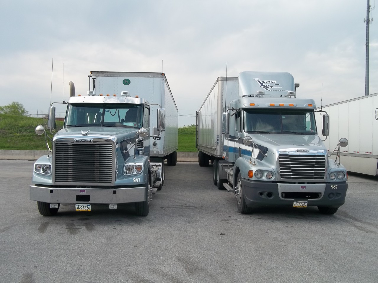 Dualing trucks